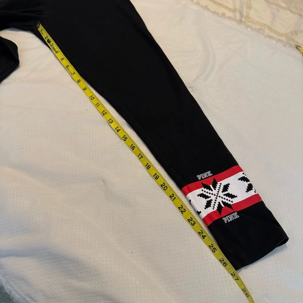 PINK Victoria’s Secret Yoga Leggings Women’s Sz Medium Black Red Fair Isle - Image 6