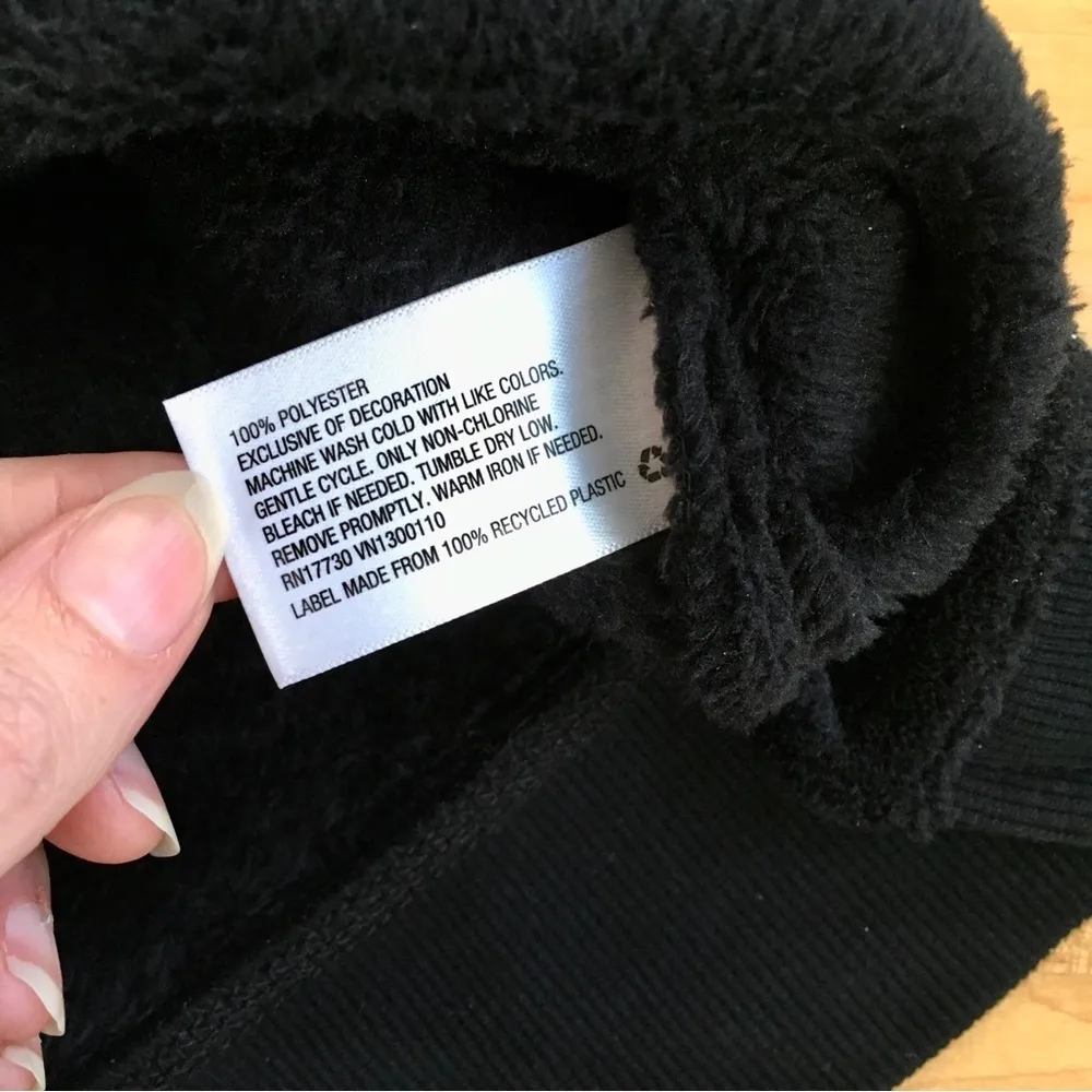 Wondershop “Feeling Festive” Fuzzy Fleece Sleep Lounge Top, Black, Red, Size M Black Size M - Image 8