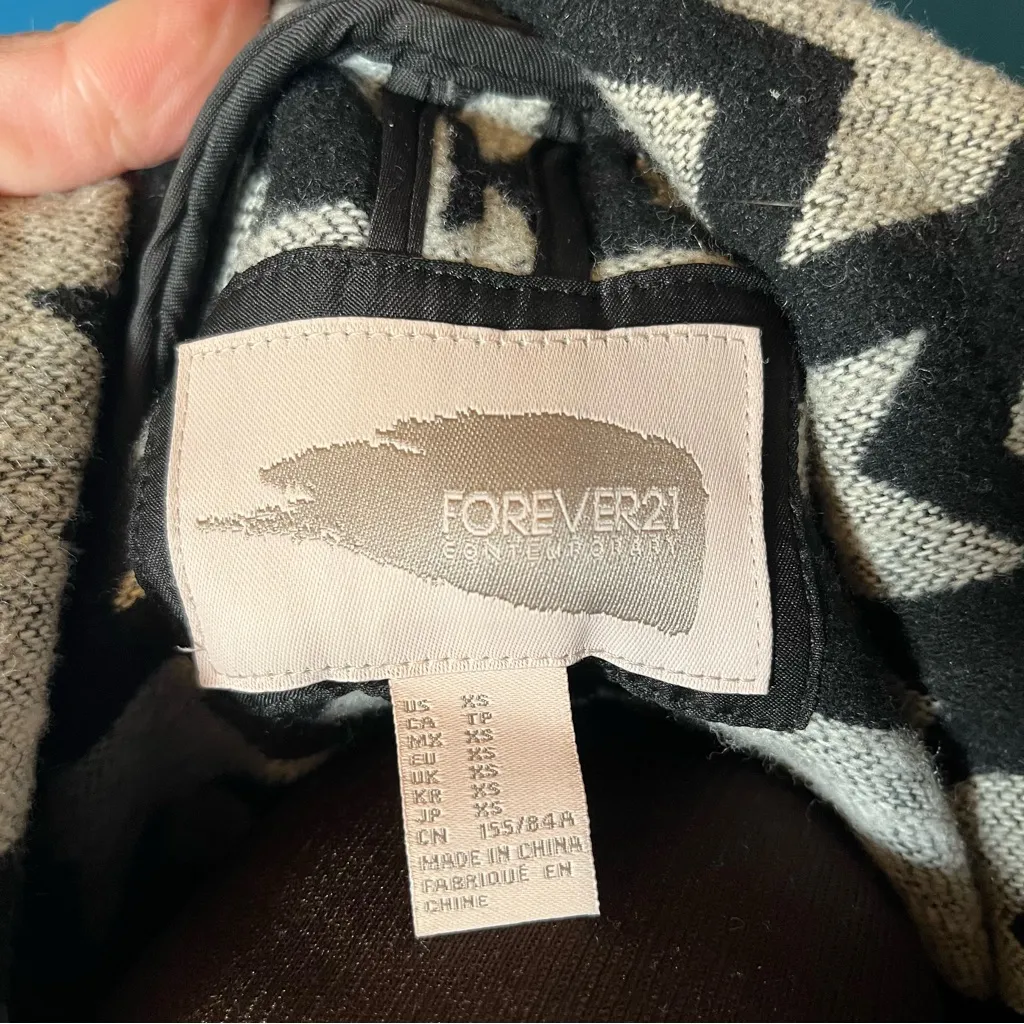 Vintage Forever 21 Black & Gray Aztec Long Sleeve Open Front Jacket Size XS - Image 2