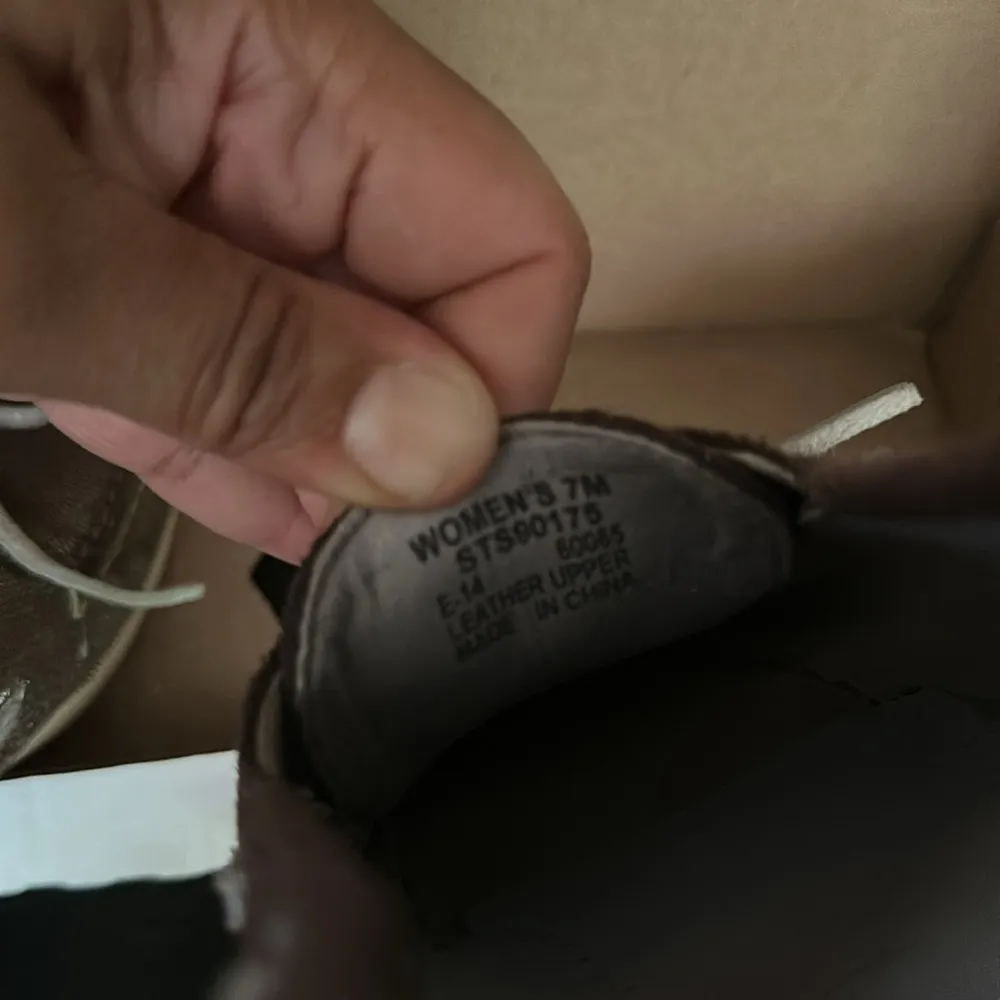 Sperry’s women’s moccasin boat shoes top-sider size 7 silver metallic snakeskin - Image 5