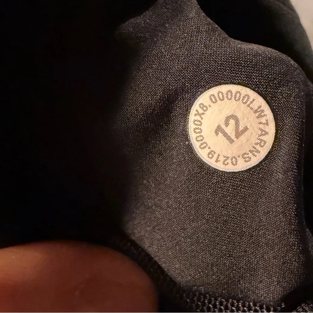 Lululemon on‎ the fly short 2.5” black 12 - Image 3