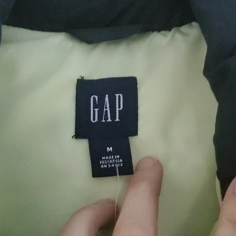 Gap Button Down Puffer Vest - Image 11