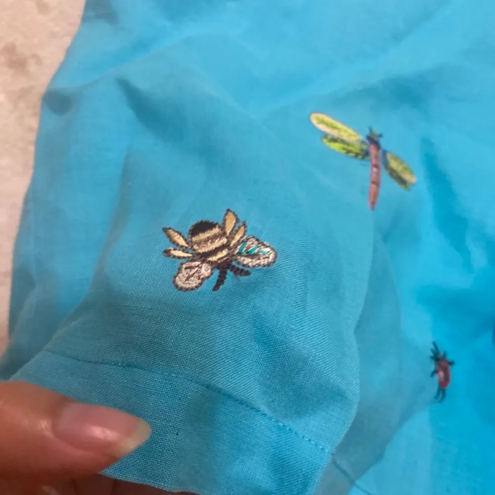 CJ Laing 10 blue 100% linen short dragonflies bees ladybugs summer Embroidery - Image 2