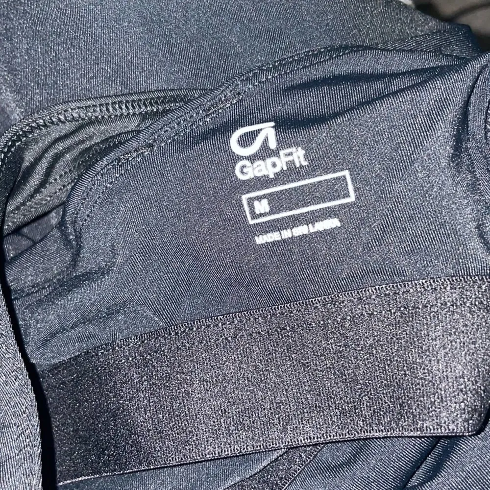 NWT Gap Fit Black built in bra fitted athletic tank - Image 6