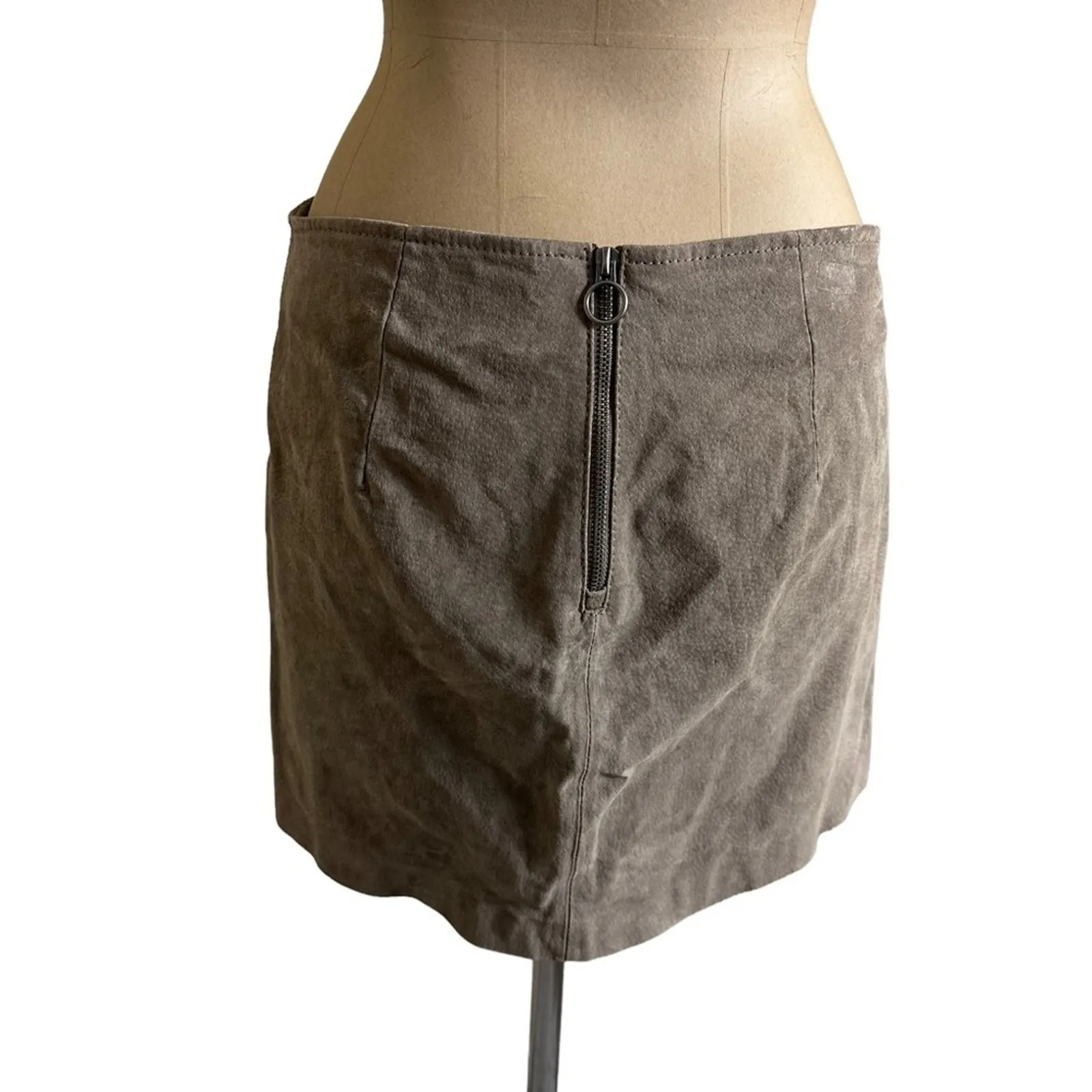 Blank NYC size 29 Mini SkirtTaupe 100% Suede Leather Y2K Exposed Back Zipper - Image 7
