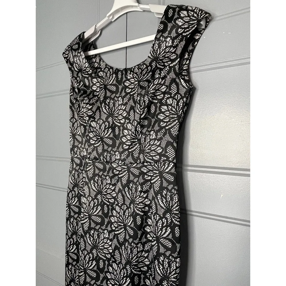 Joseph Ribkoff Black Ivory Lace Print Sheath Scoop Neck Dress Sleeveless Size 8 - Image 2