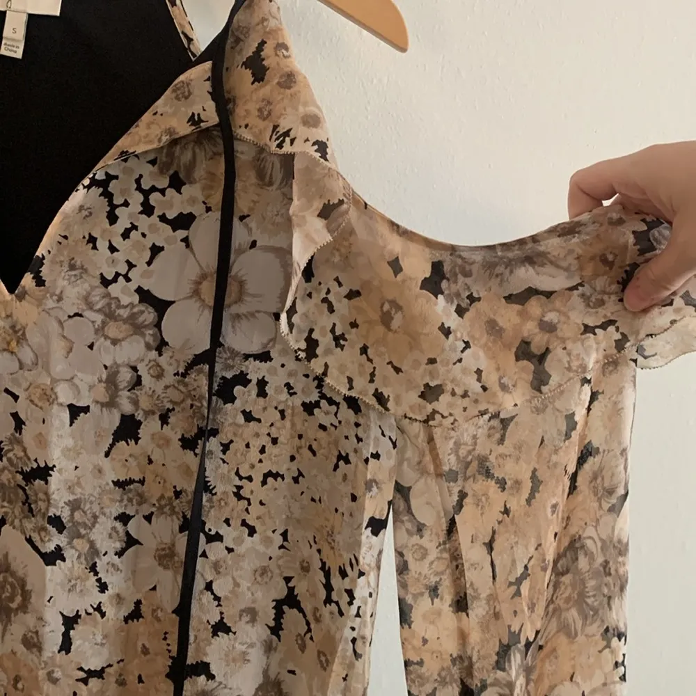 Joie Silk Amorita Cold Shoulder Long Sleeved Dress in Caviar Size Small - Image 5