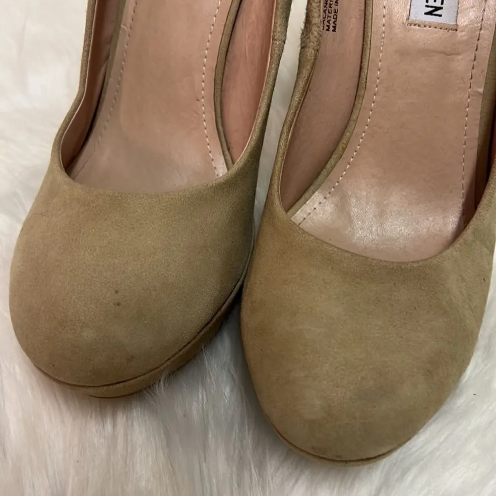 Steve Madden Cake Suede Nude Heels with Rhinestone Bow Size 7.5 B-25 - Image 5
