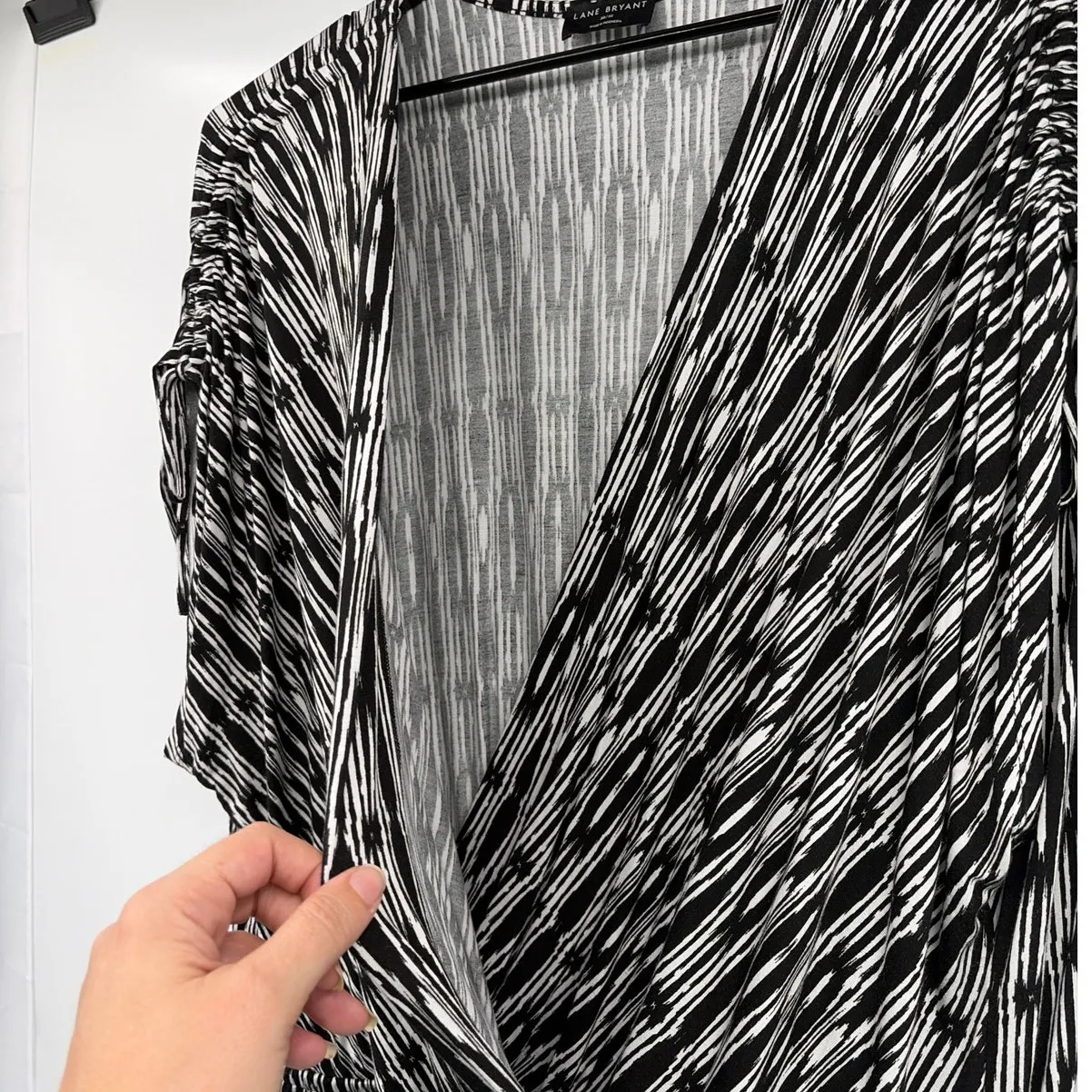 Lane Bryant Ikat Wrap Romper Sz 30/32 Boho Resort Minimalist Vacation Monochrome - Image 4