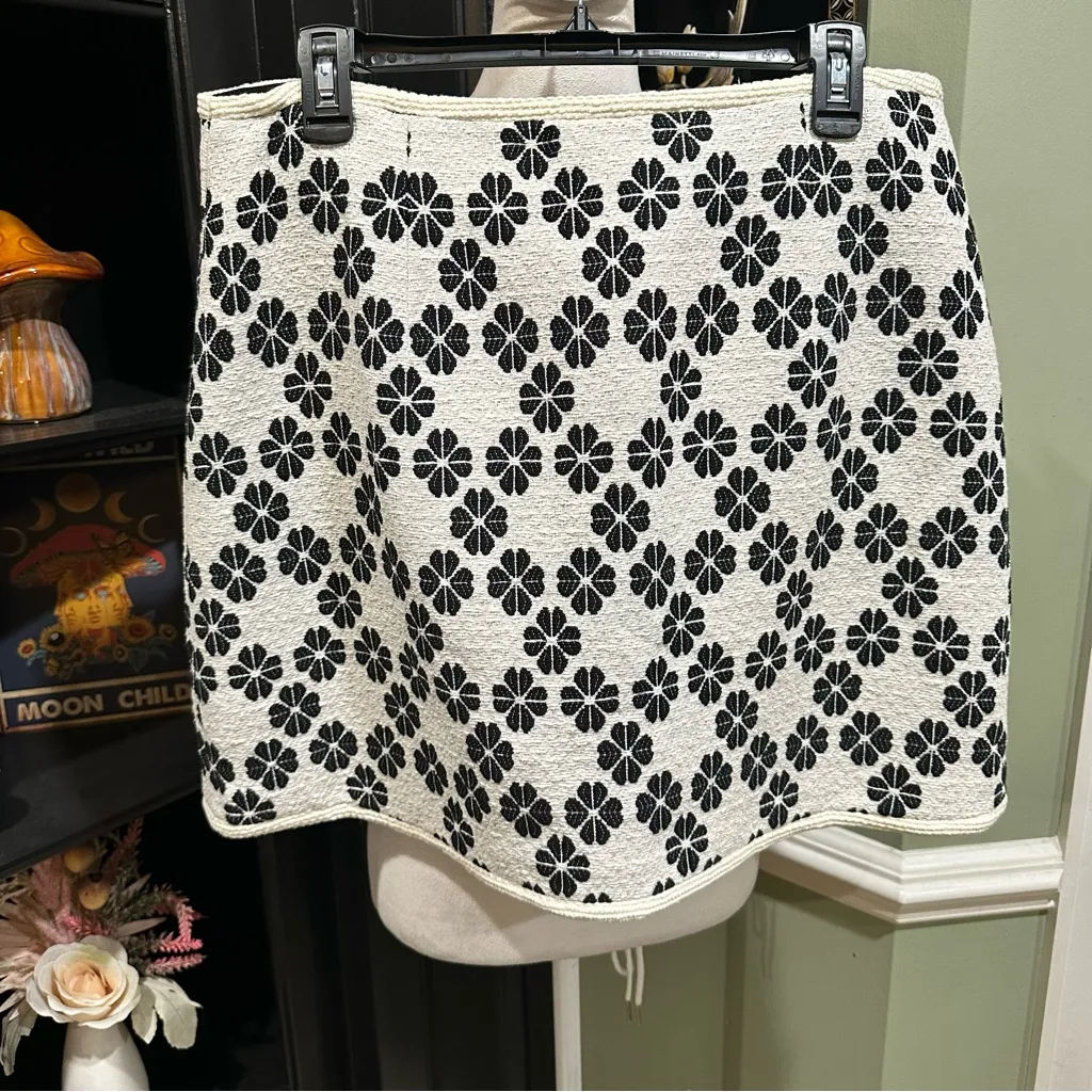 Kate Spade New York Black & White Embroidered Button-Front Mini Skirt – Size 14 - Image 6