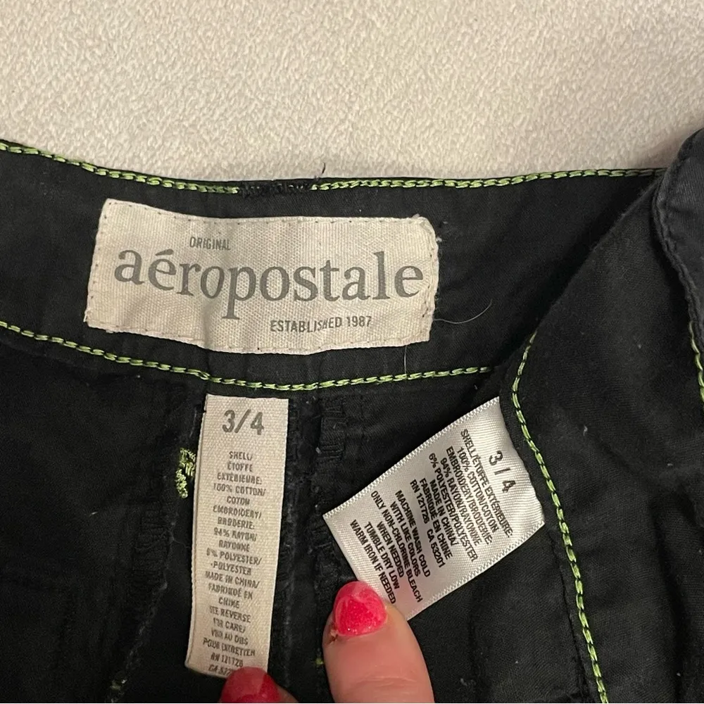 Y2K low-rise Aeropostale black short shorts, embroidered palm trees, size 3/4 - Image 4