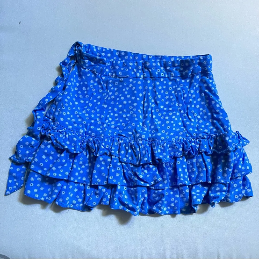 Forever 21 Light Blue White Floral Daisy Mini Tiered Skirt Size M - Image 7