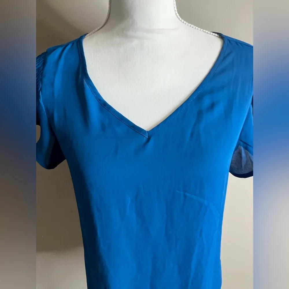 Paper moon Royal blue flutter sleeve top size small - Image 3