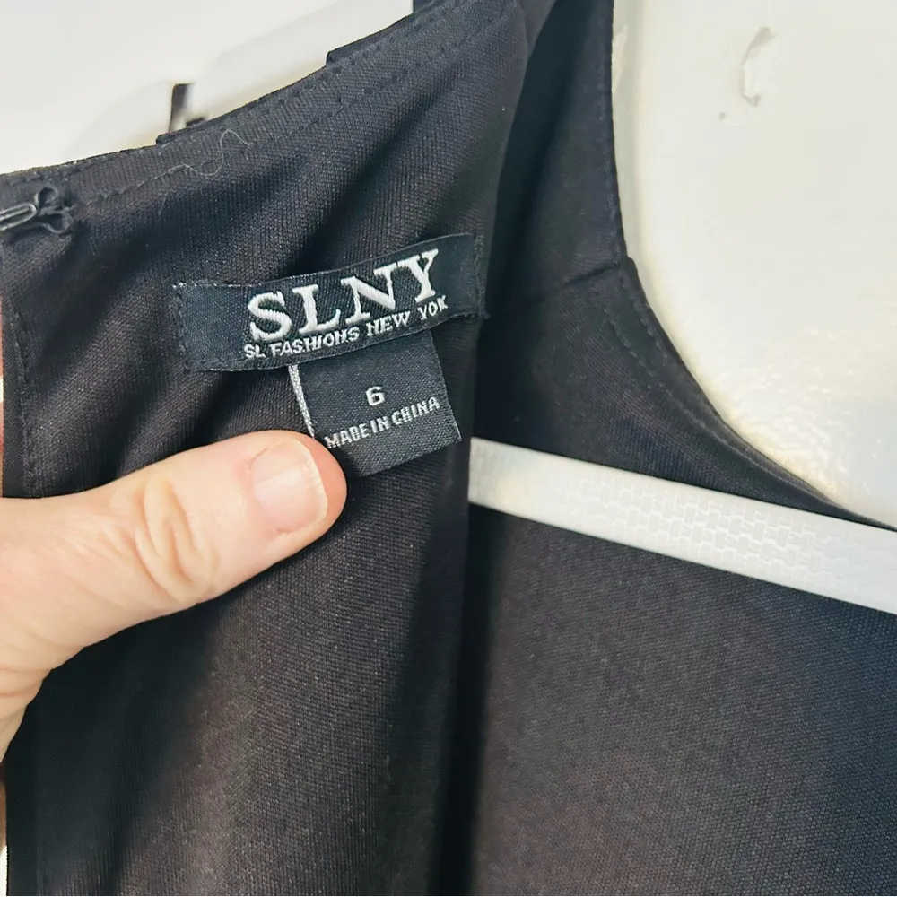 SLNY Black Red Floral Velvet Sleeveless Formal Dress 6 - Image 9