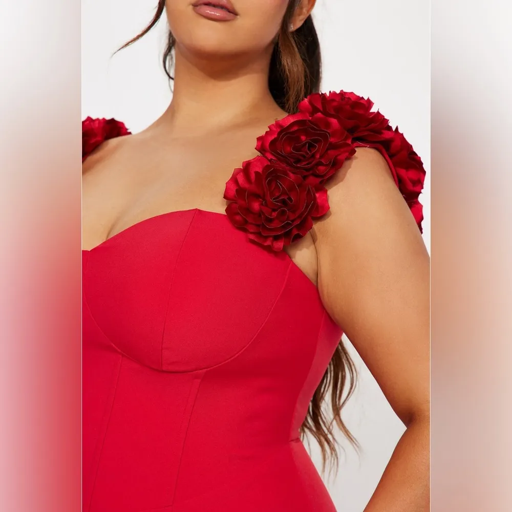 BRAND NEW Red Maxi Gown Size L - Image 4