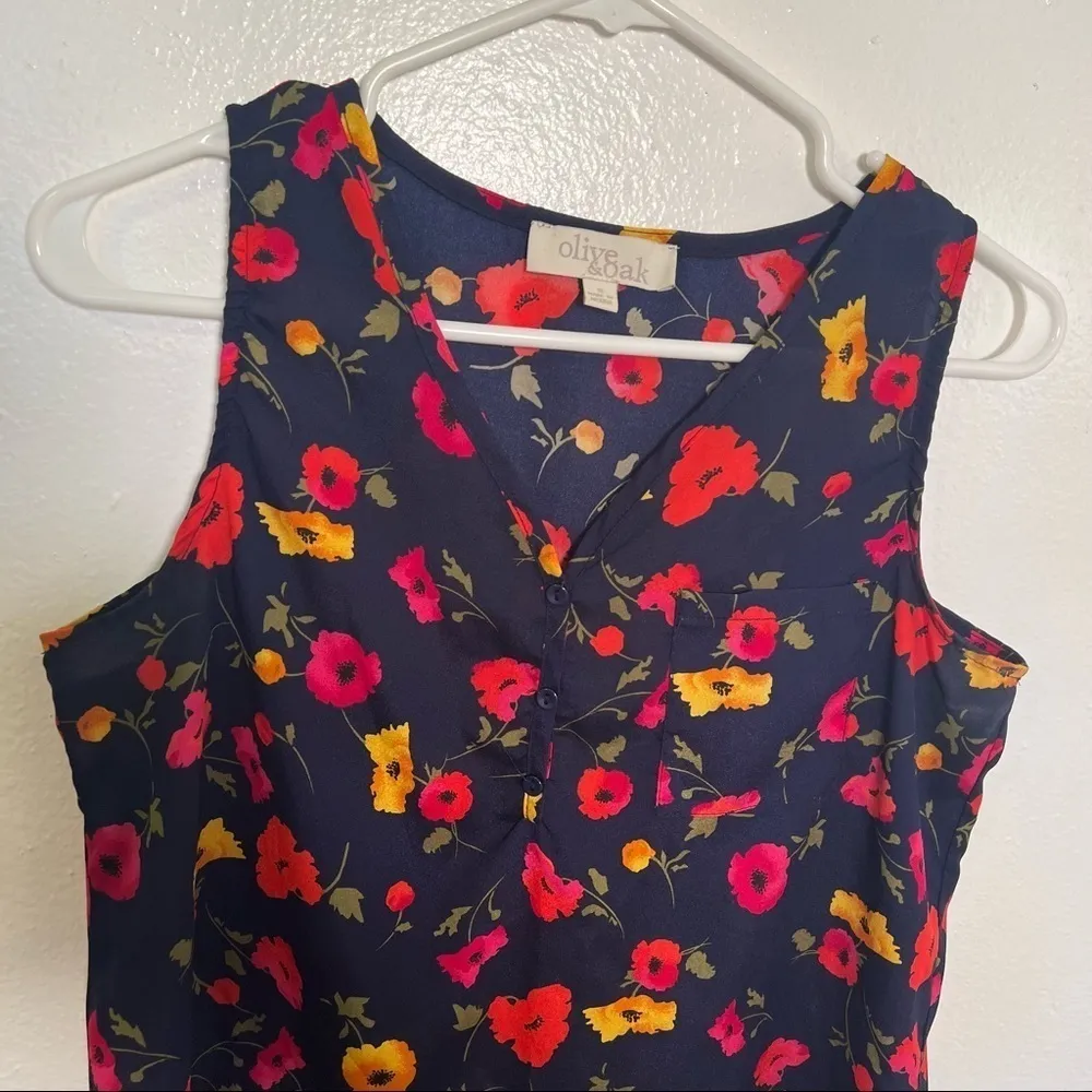 Olive & Oak Sleeveless Blouse Navy Floral - Image 3