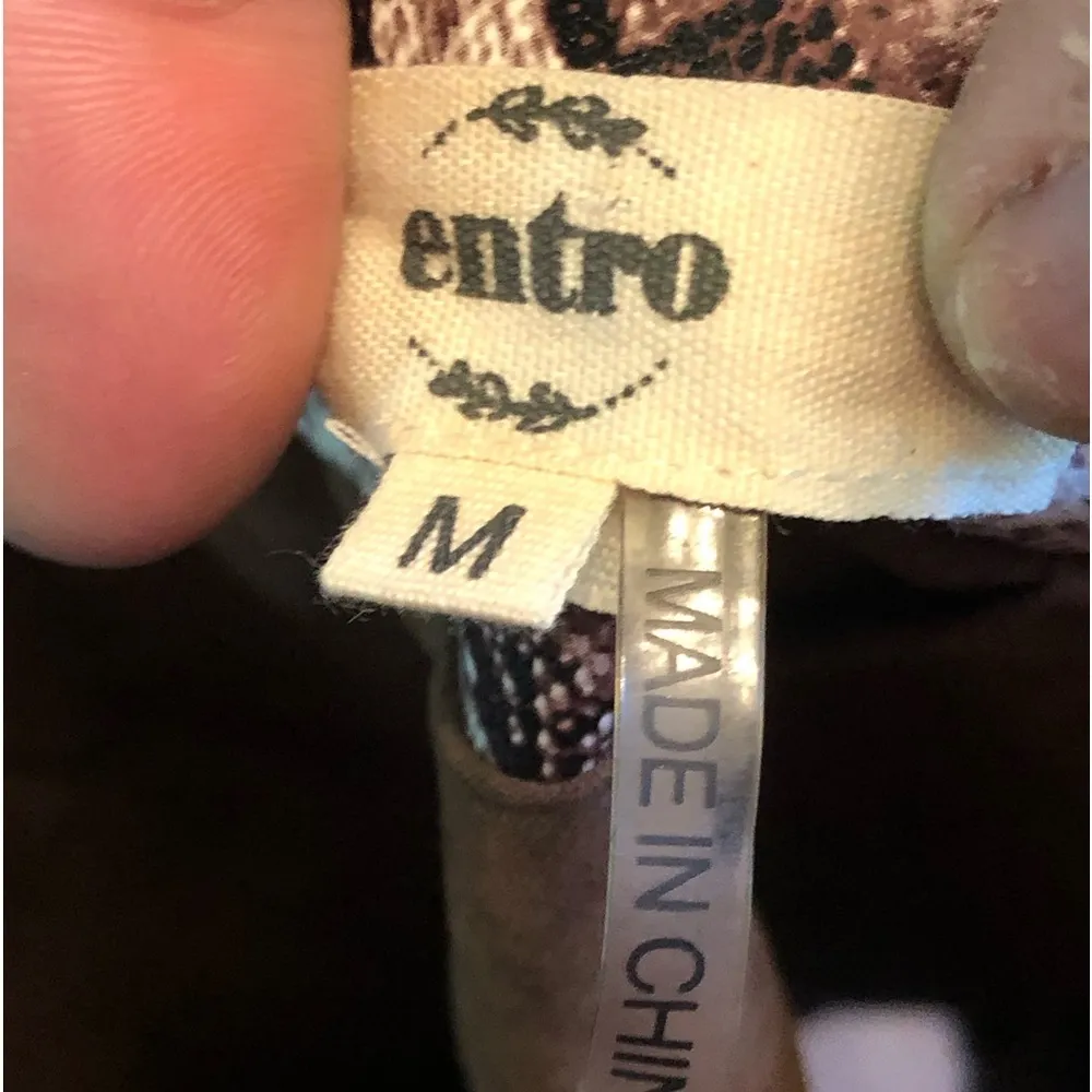 Gorgeous Pleather Snakeskin Skirt from entro Size Medium - Image 8