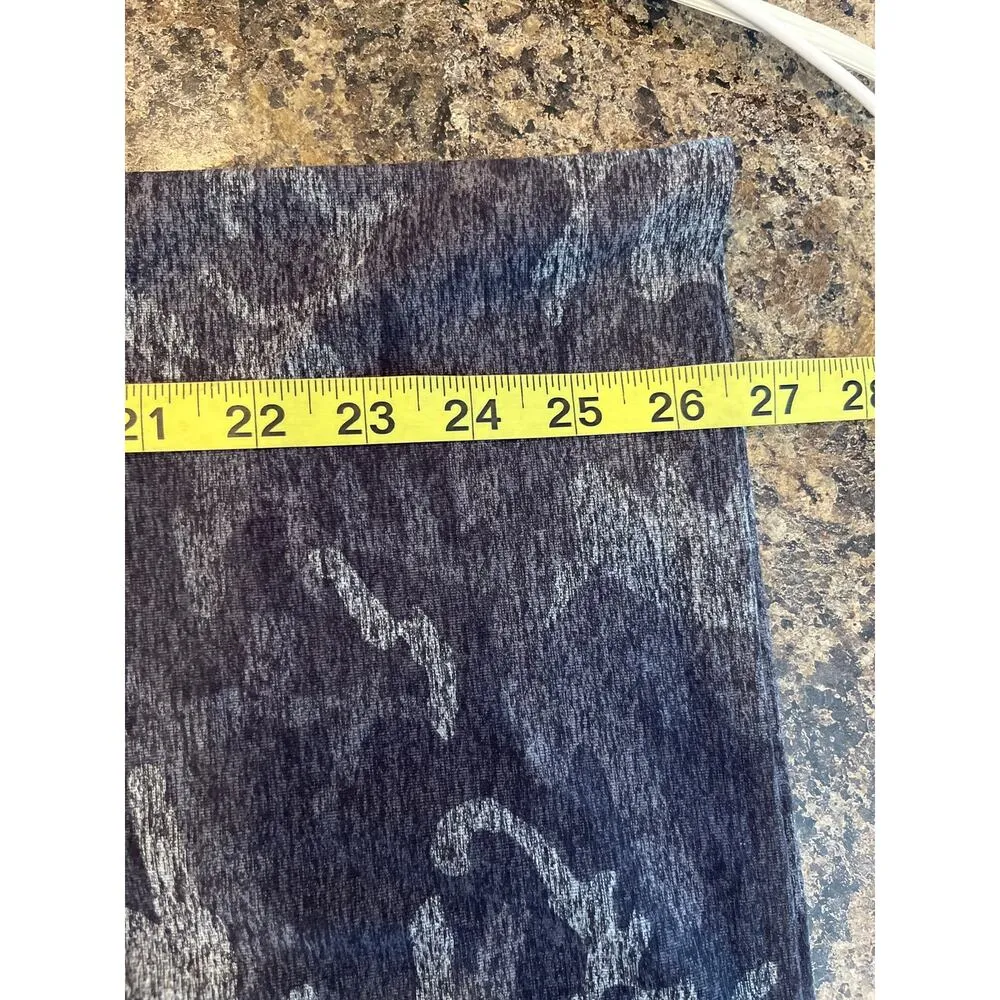 Lululemon Gray Camo Scarf with Snaps - Image 7