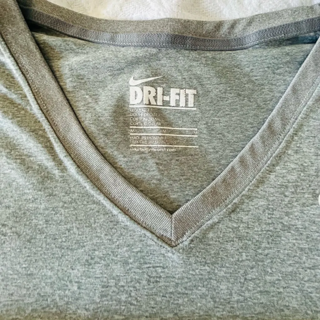 Nike Women's Short Sleeve Gray V-Neck Tee  medium - Image 2