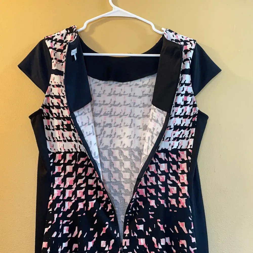 NEW YORK & COMPANY Black Pink White Dress Size M - Image 5