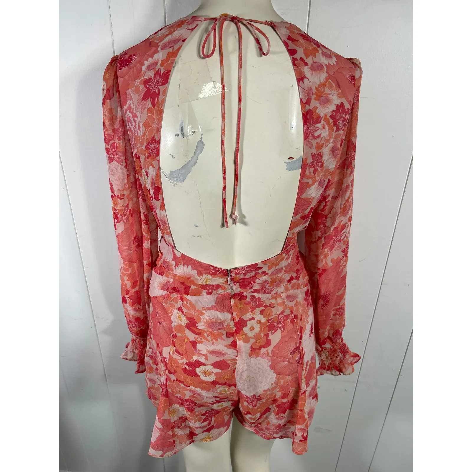 Astr Women's Floral Open Back Long Sleeve Chiffon Romper in Coral Floral. Size S - Image 4