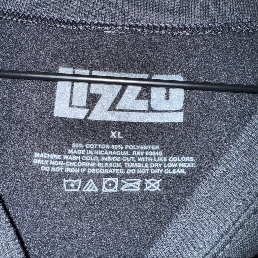 Lizzo Cropped‎ Graphic Crew Neck Band Sweater Black Size XL - Image 4