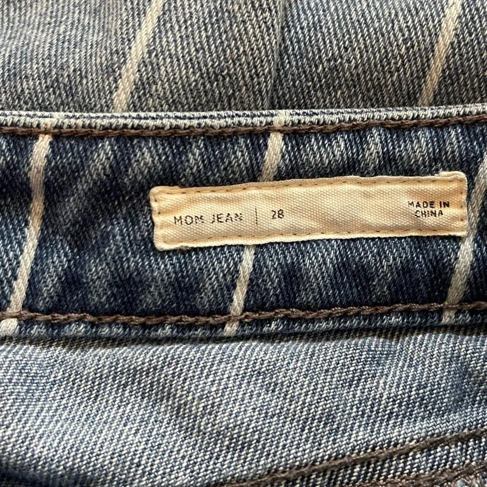 Women’s PacSun medium wash white stripe 100% cotton mom jeans 28 - Image 4