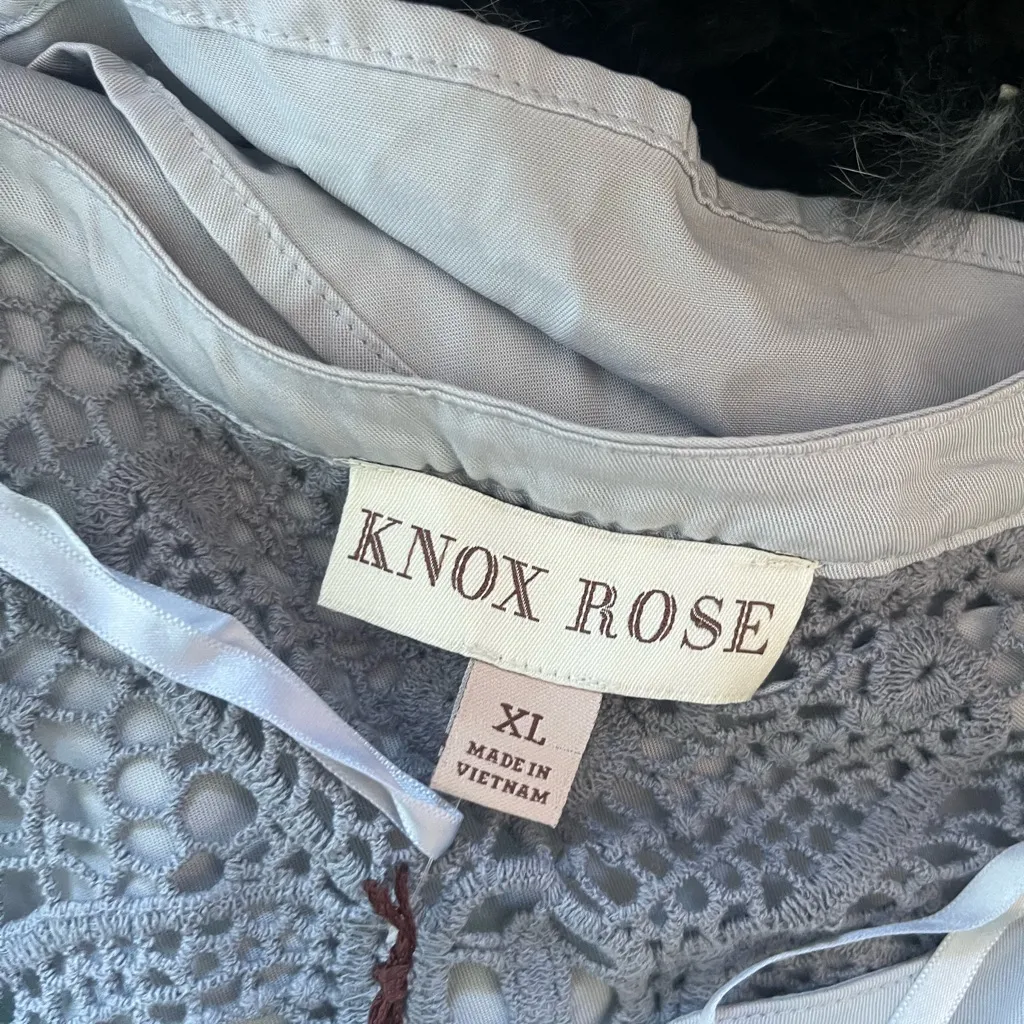 Knox Rose Light Gray V-Neck Blouse - Image 6