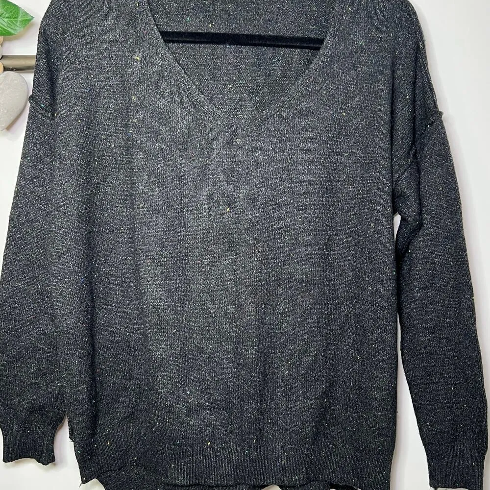 Dreamers Gray Spotted V Neck Long Sleeve Sweater Size‎ Small - Image 2