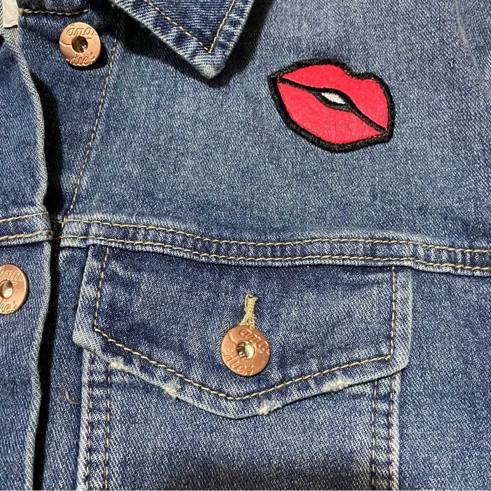 Candies‎ Y2K Style Denim Cropped Jacket Size Small Love Heart Lips Strawberry - Image 4