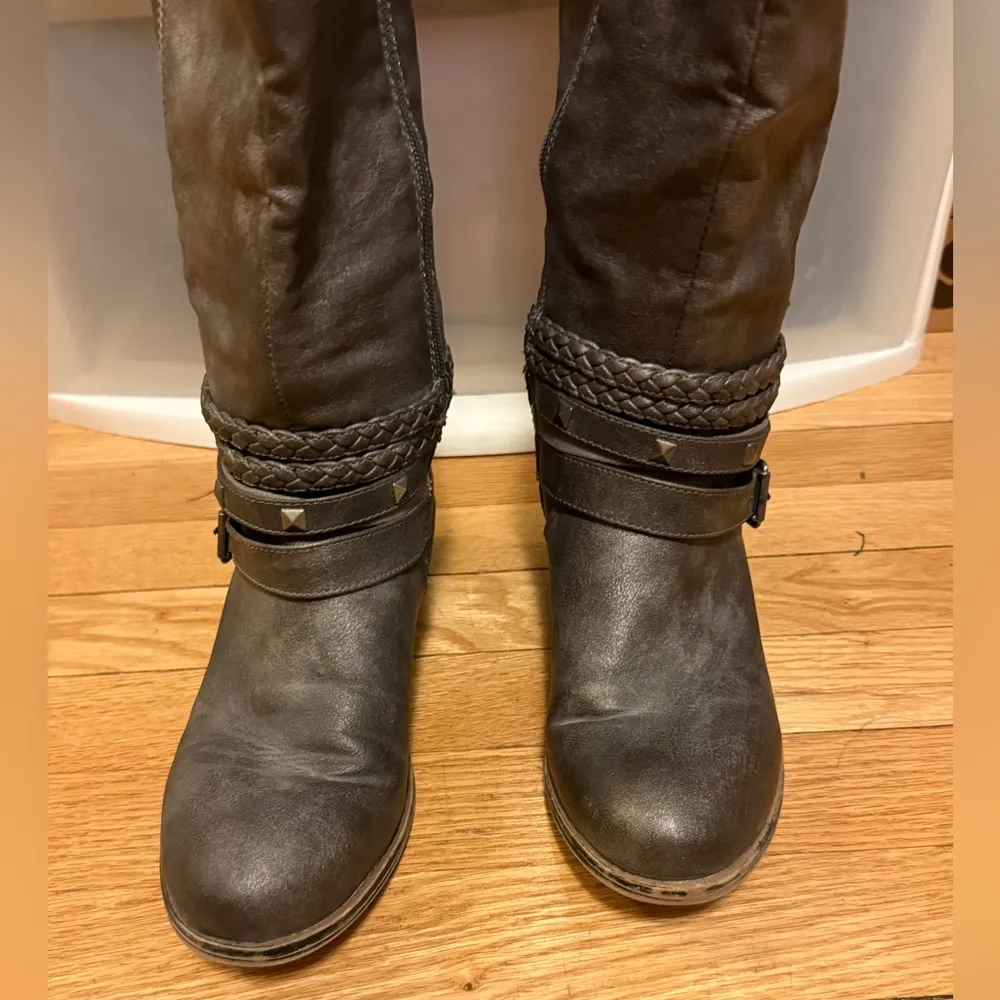 SO Dark Gray/Silvery Knee-High Faux Leather Distressed Boots w/ Ankle Straps - Image 11