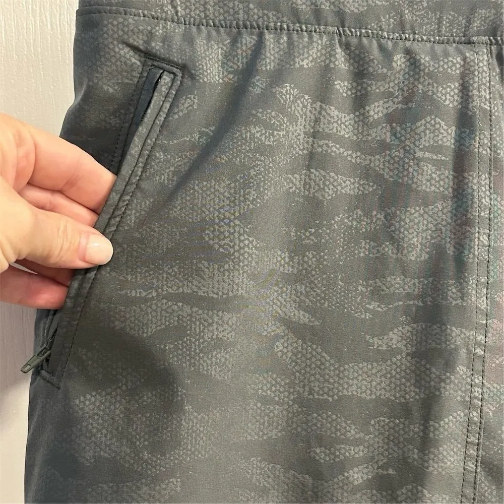 Orvis Women's Camo Skort Size S Green Stretch Travel Casual Short - Image 9