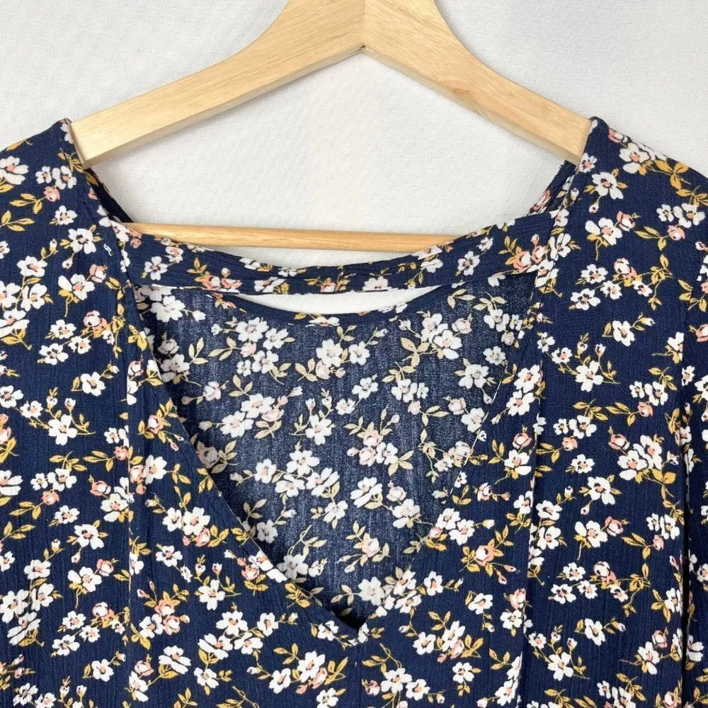 Boutique Chloe & Katie Navy Blue Floral Peasant Tunic Long Sleeve M Size M - Image 5