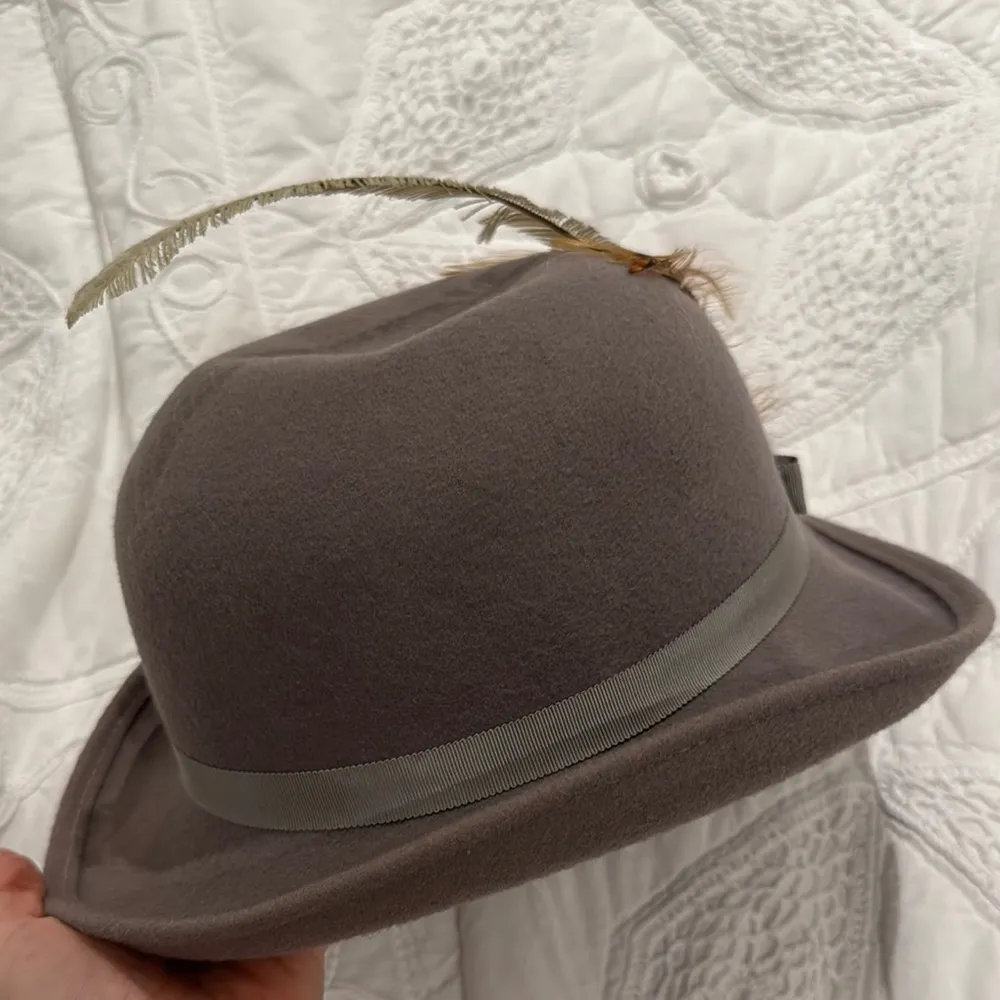 100% wool women Chic Gray Hat with Feather Accent hippie feathers unique - Image 6