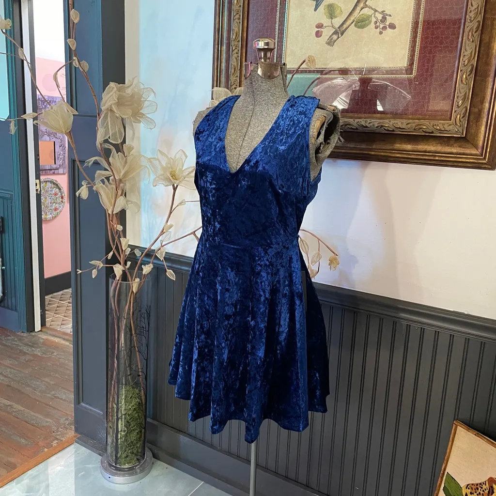 NWT Lulus Solo Album Blue Velvet Open Cross Back Mini Skater Dress - Sz M 💚🎀 - Image 4