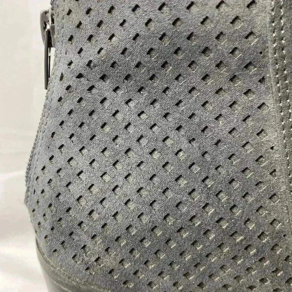 AMERICAN EAGLE WOMENS SIZE 10 GRAY SUEDE LIKE  ANKLE BOOT BACK ZIPPER 4”HEEL - Image 3