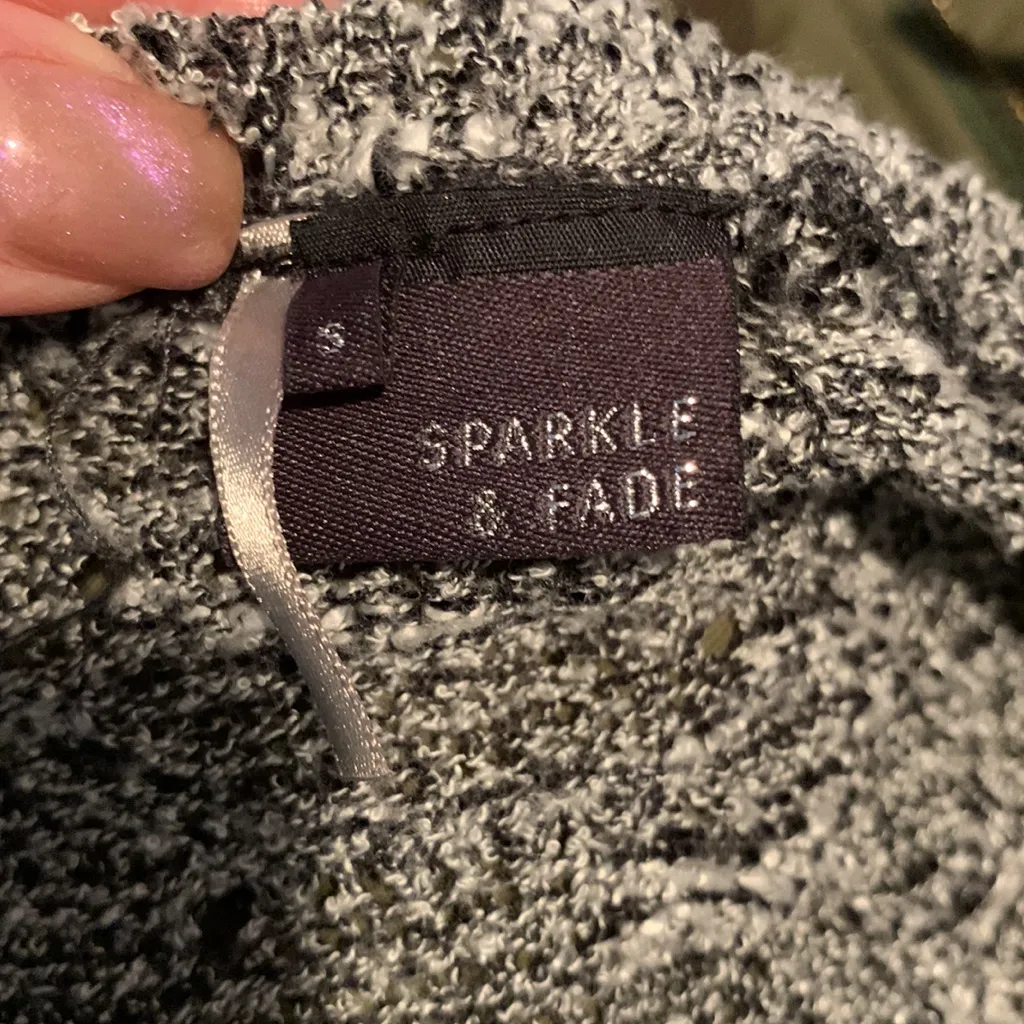 Sparkle and fade beautiful crop light knit sweater - Image 3