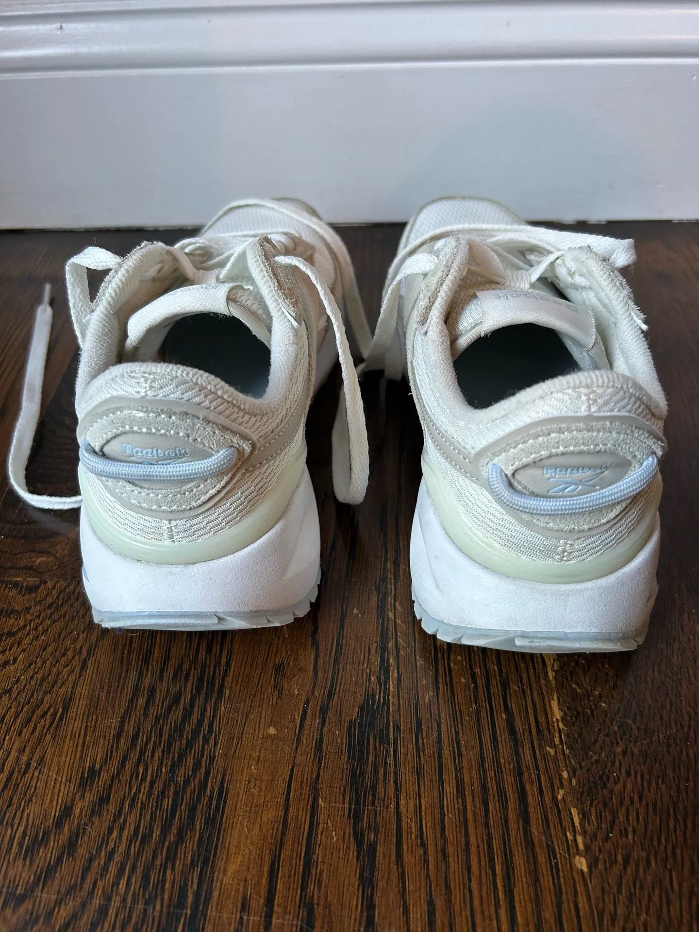 Women’s Reebok Suede Comfort Foot Bed Ortholite Off-White Athletic Shoes, size 7.5 - Image 4