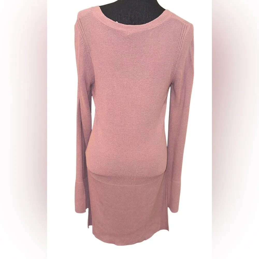 NWOT FREE PEOPLE CRISS SCROS TUNIC SWEATER DUSTY PINK  size M - Image 5