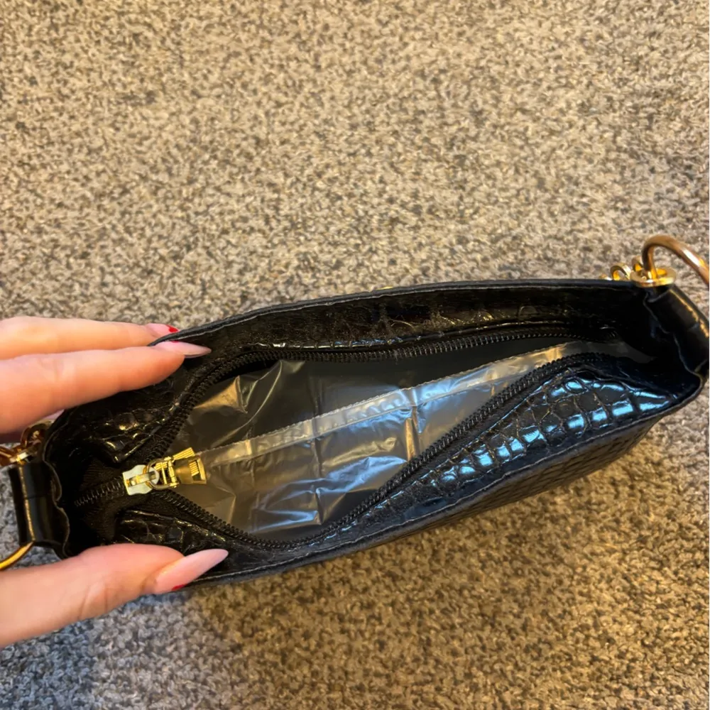 Black Embossed Purse - Image 4