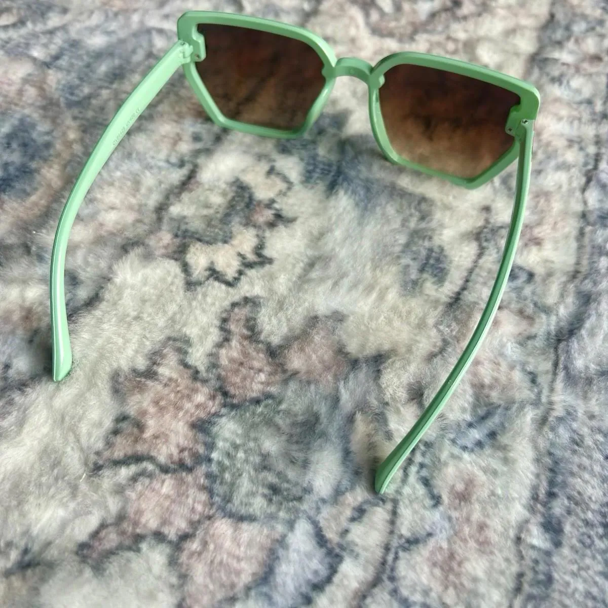 Mint Green Women’s Sunglasses W/Design On Sides, Excellent Condition! - Image 4