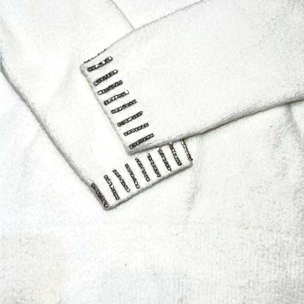 White Sweater, Super Soft Long Sleeved, Tunic sides, Size Medium - Image 11