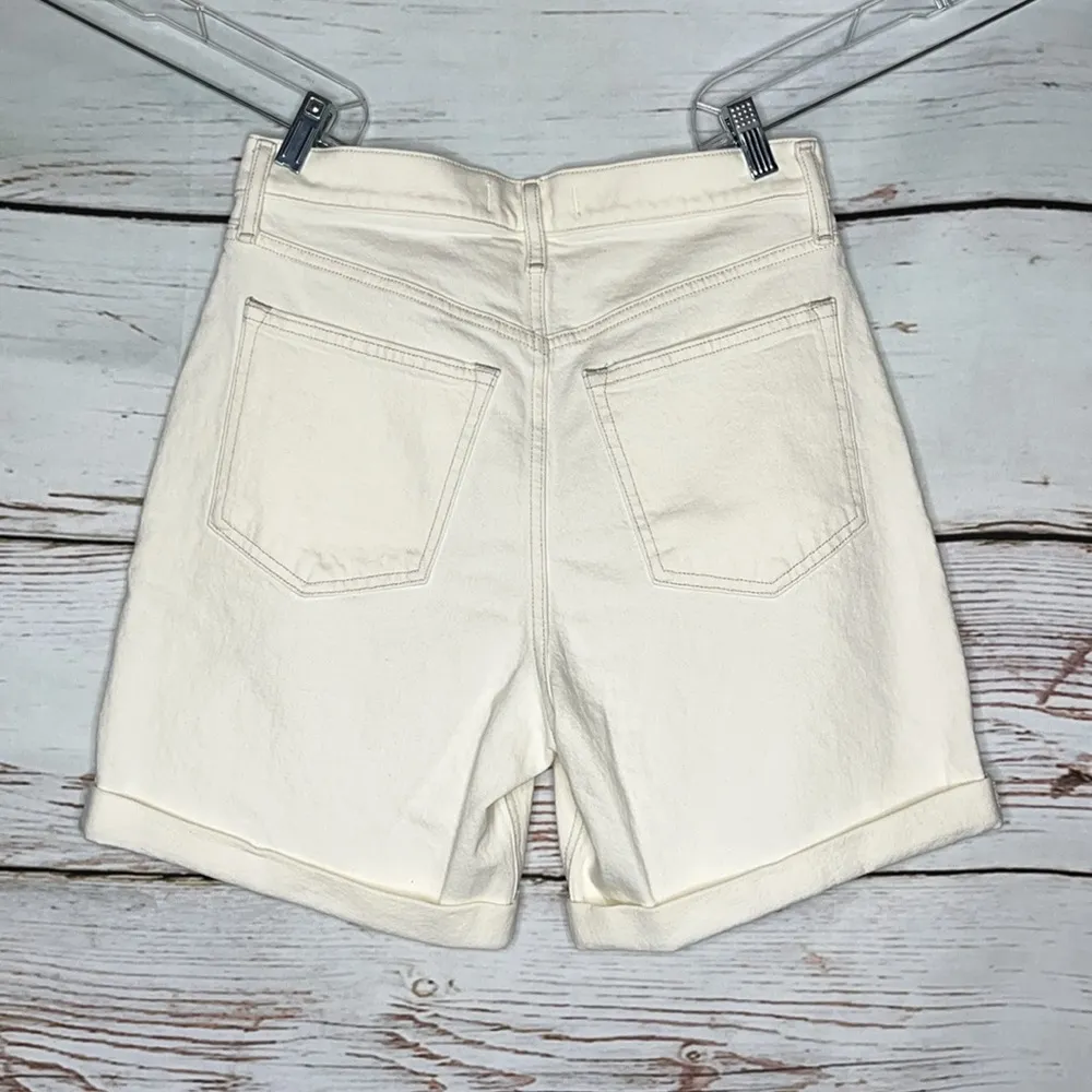 Abercrombie & Fitch NWT Size 6/28 Cream Ultra High Rise The Pleated Shorts - Image 2