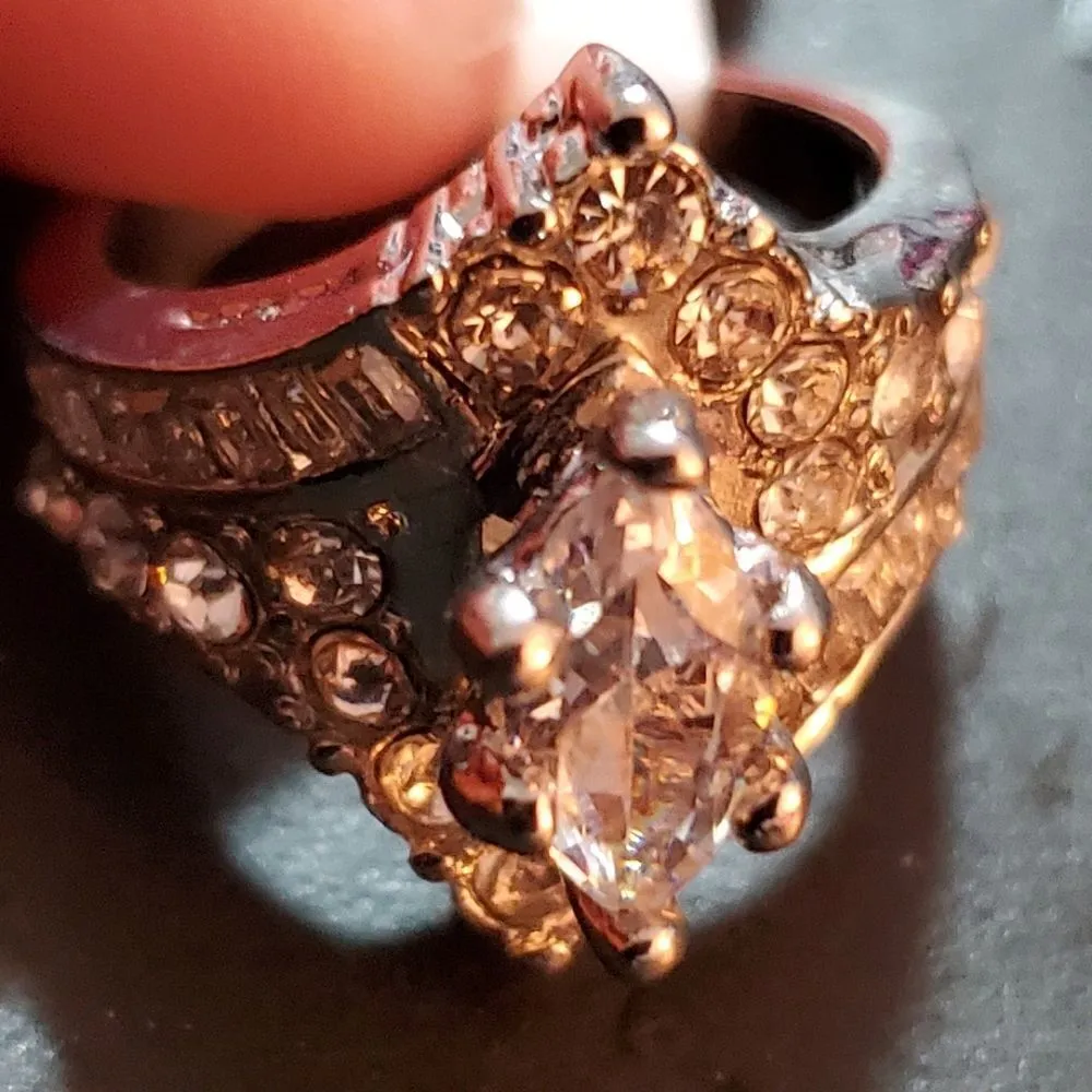 NWT Gorgeous Sparkly Silver Ring Silver - Image 7