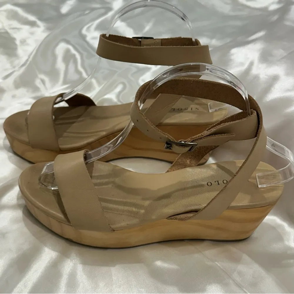 Nisolo Sarita Wooden Wedge Sandal Leather Wrap Ankle Strap Buckle Beige Size 9 Tan - Image 6