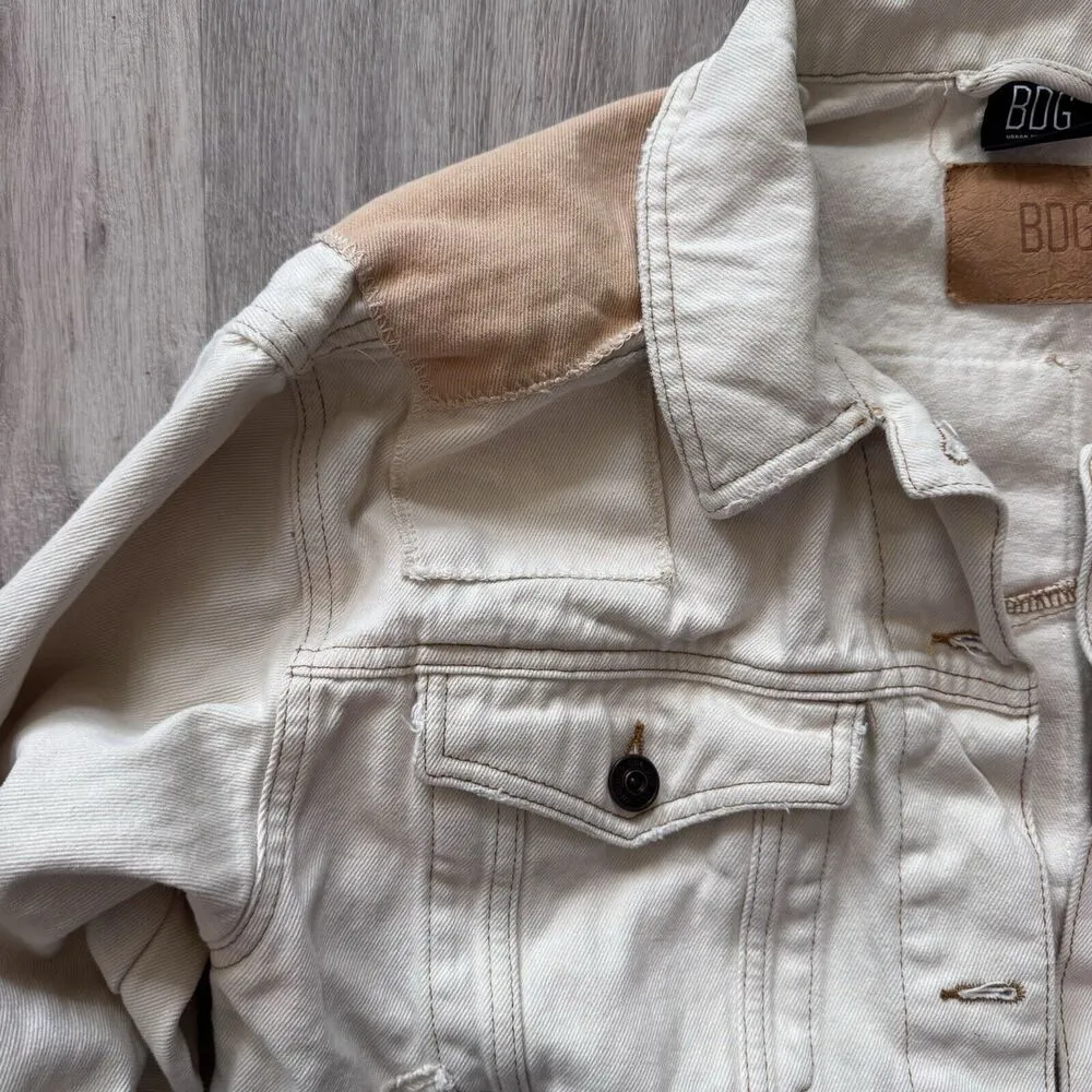 Urban Outfitters BDG Adult/Women’s Patchwork White Denim Jean Jacket L - Image 5