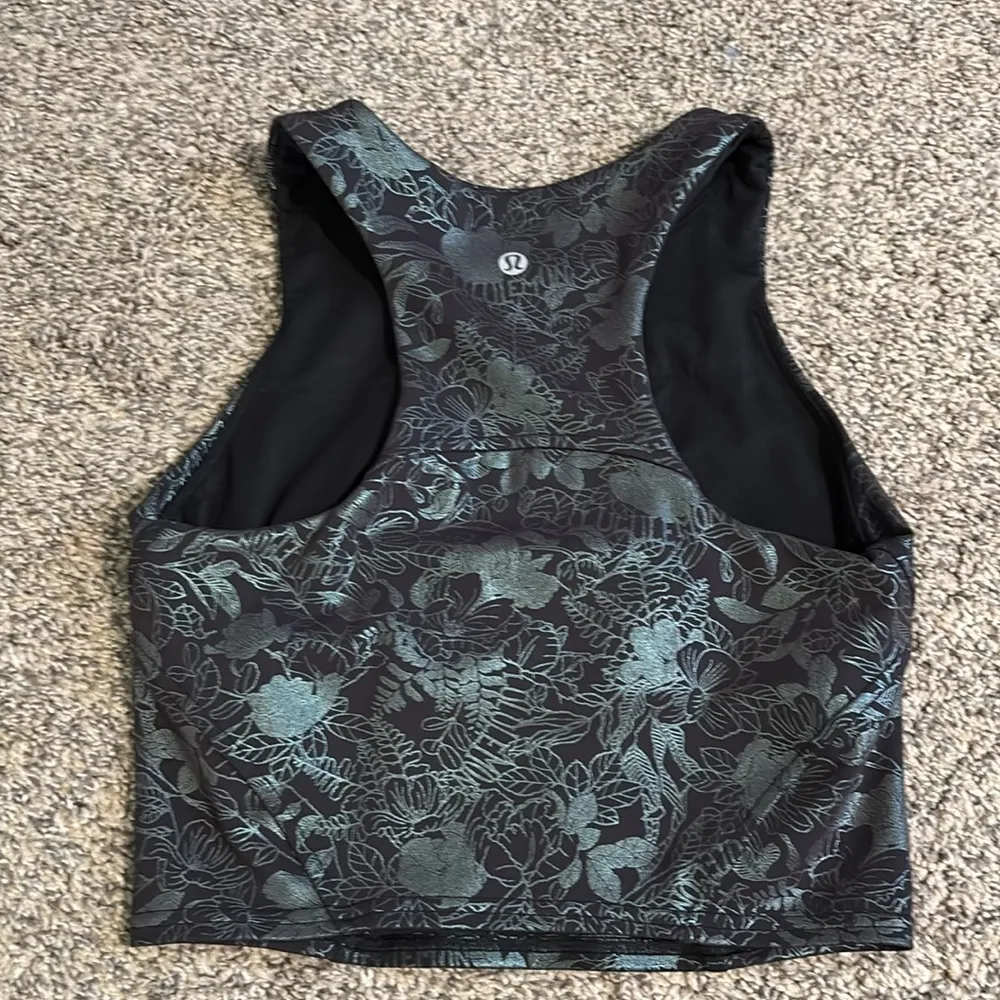 Lululemon Invigorate Training Tank Top *Foil size 4 - Image 3