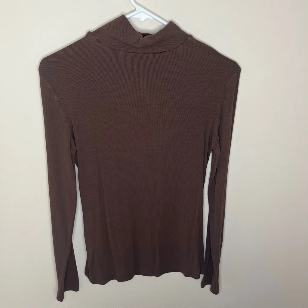 Women's Brown Turtleneck Pullover Sweater Size Medium Ribbed Long Sleeve - Image 5