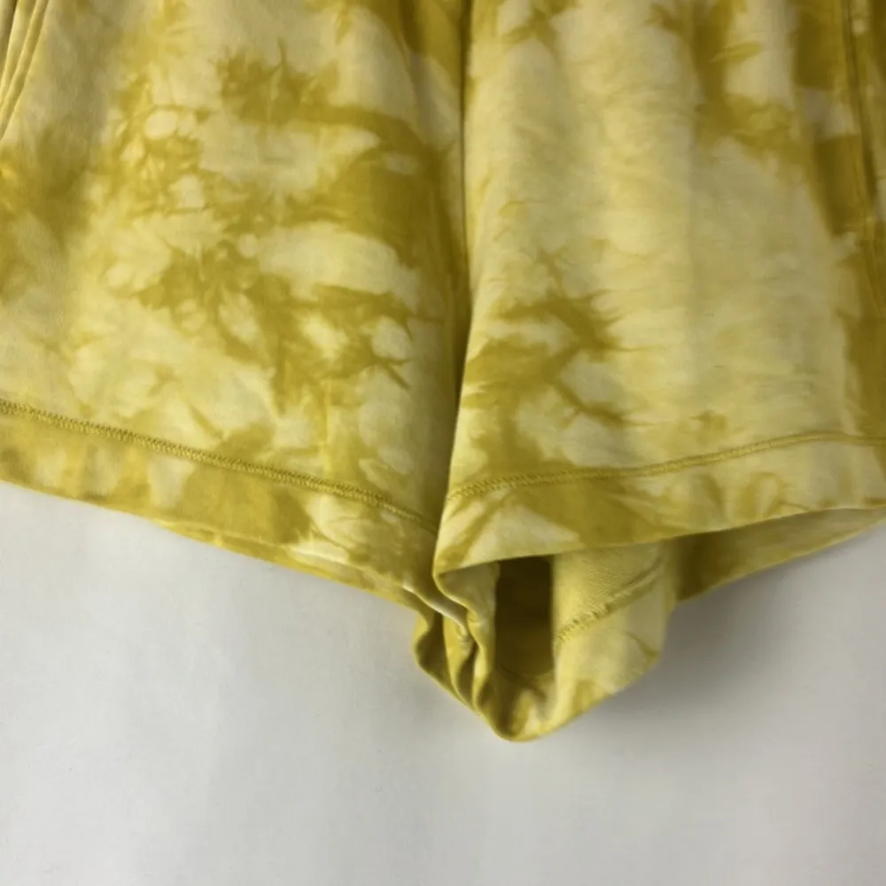 All in motion yellow and cream Tye Dye shorts woman’s extra small - Image 4