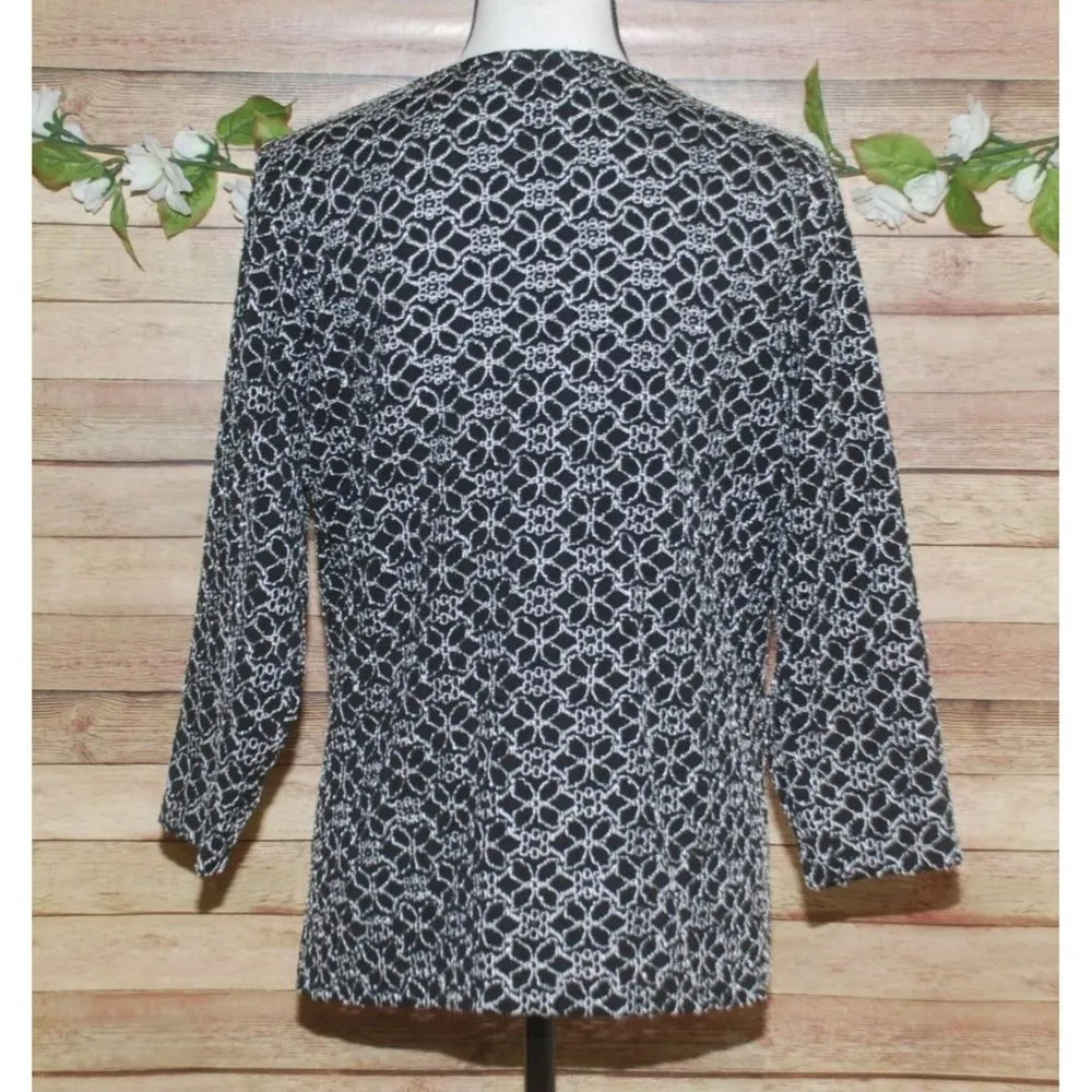 Josephine Chaus Blouse Size XL Black White Embroidered Floral 3/4Sleeve V-Neck - Image 6
